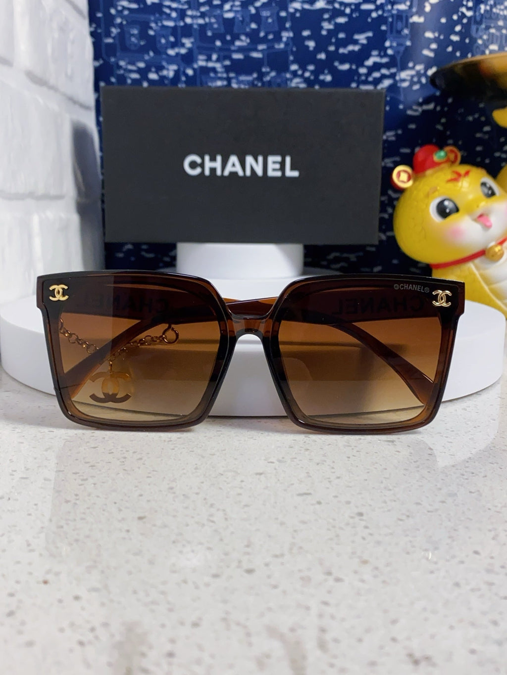 CHANEL SQUARE SUNGLASSES 641810 IN BROWN ACETATE GOLD CHAIN