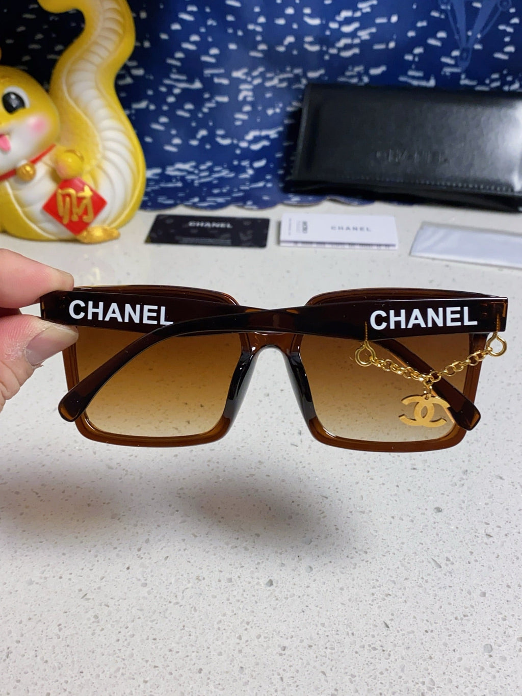 CHANEL SQUARE SUNGLASSES 641810 IN BROWN ACETATE GOLD CHAIN