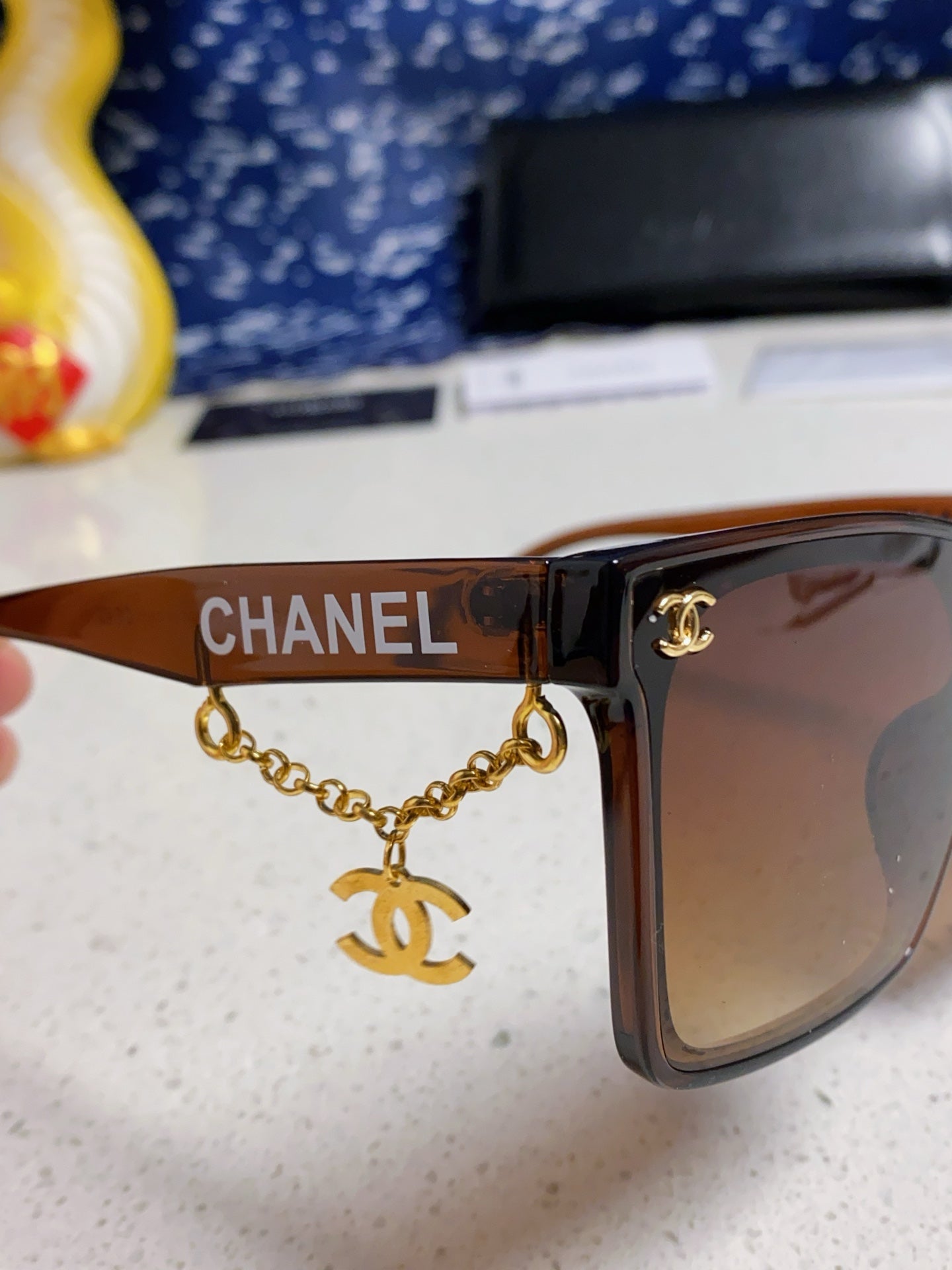 CHANEL SQUARE SUNGLASSES 641810 IN BROWN ACETATE GOLD CHAIN