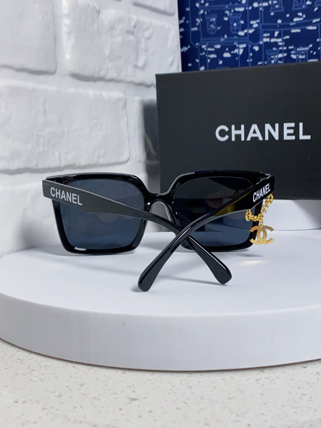 CHANEL SQUARE SUNGLASSES 641812 IN BLACK ACETATE GOLD CHAIN