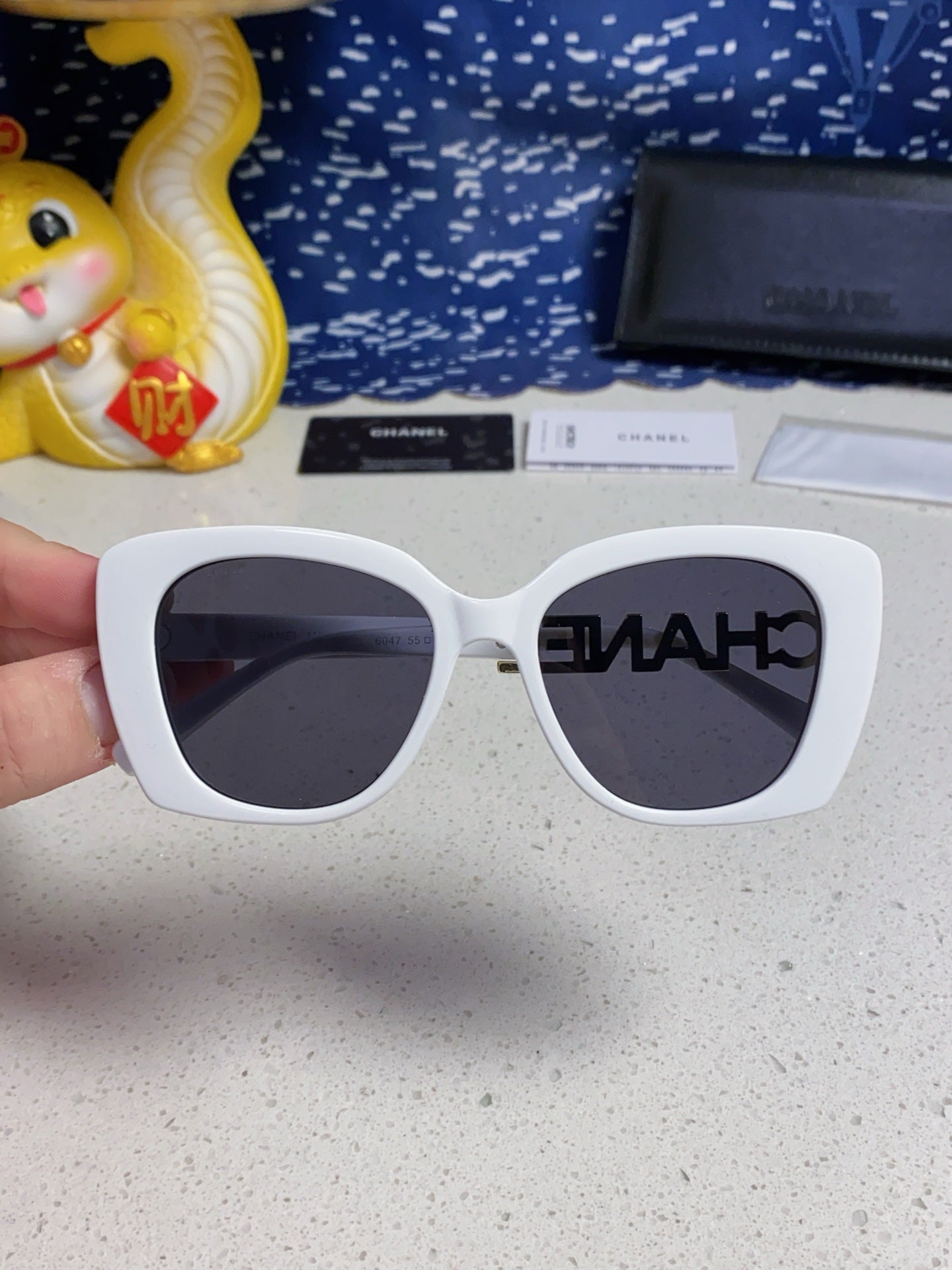 CHANEL BUTTERFLY SUNGLASSES 641814 IN WHITE ACETATE GOLD METAL LOGO