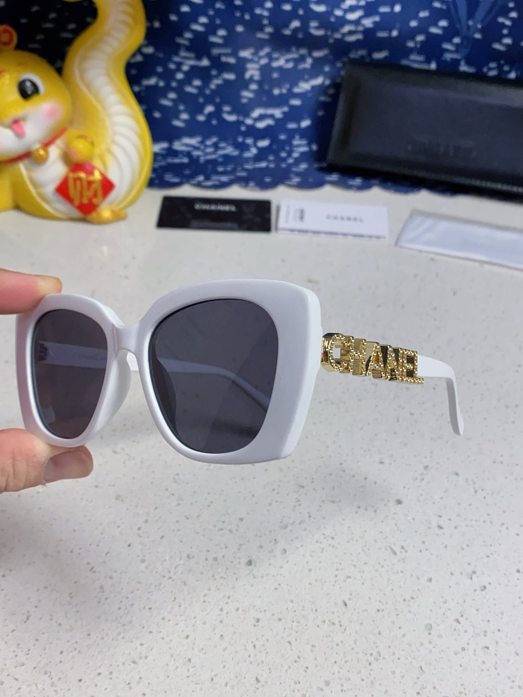 CHANEL BUTTERFLY SUNGLASSES 641814 IN WHITE ACETATE GOLD METAL LOGO