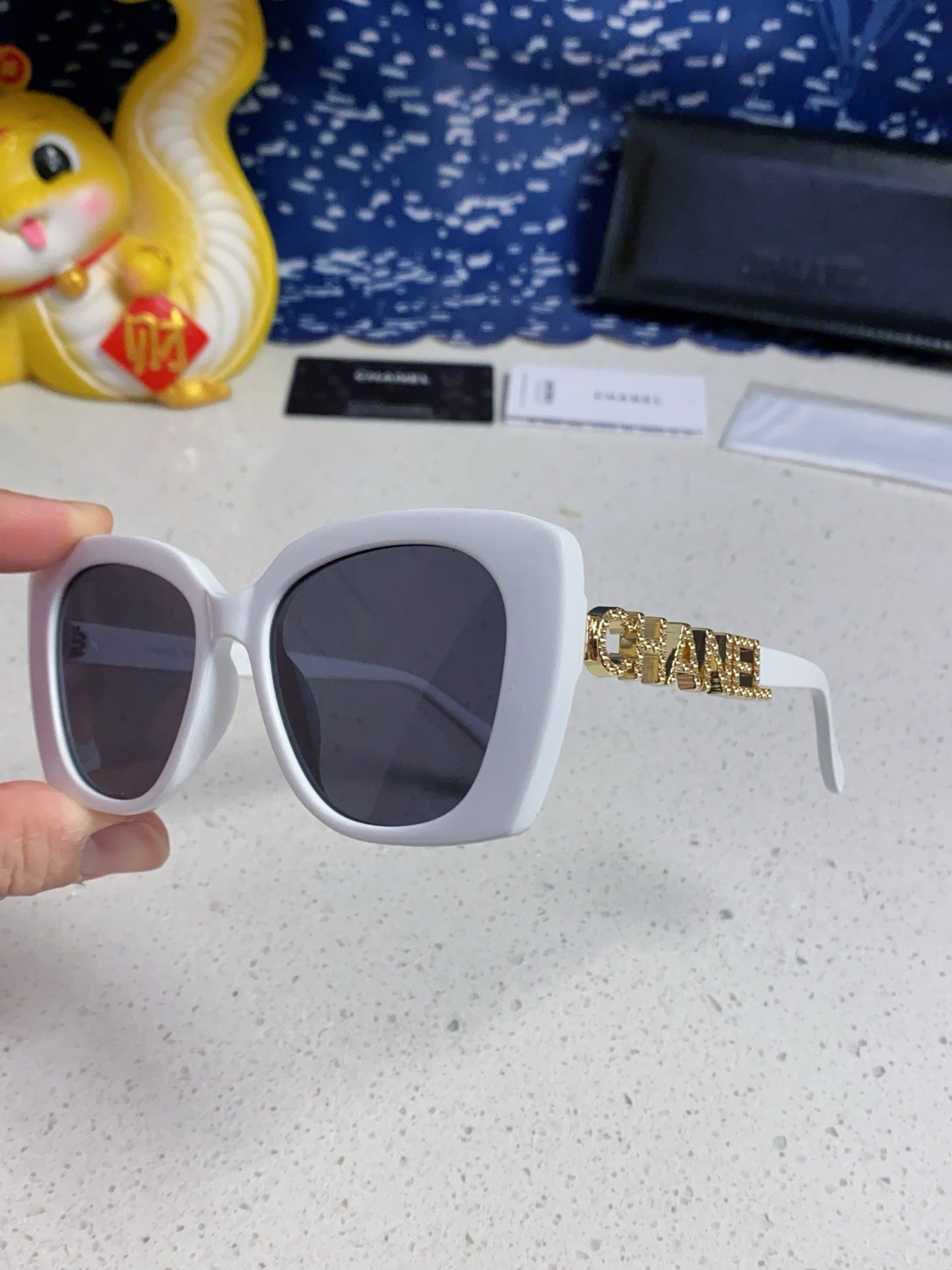 CHANEL BUTTERFLY SUNGLASSES 641814 IN WHITE ACETATE GOLD METAL LOGO