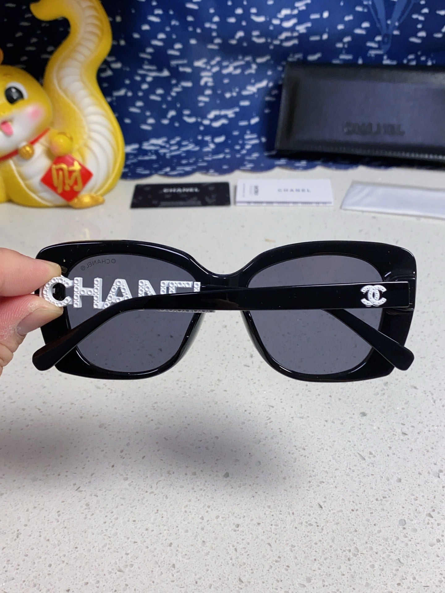 CHANEL BUTTERFLY SUNGLASSES 641815 IN BLACK ACETATE WHITE METAL LOGO