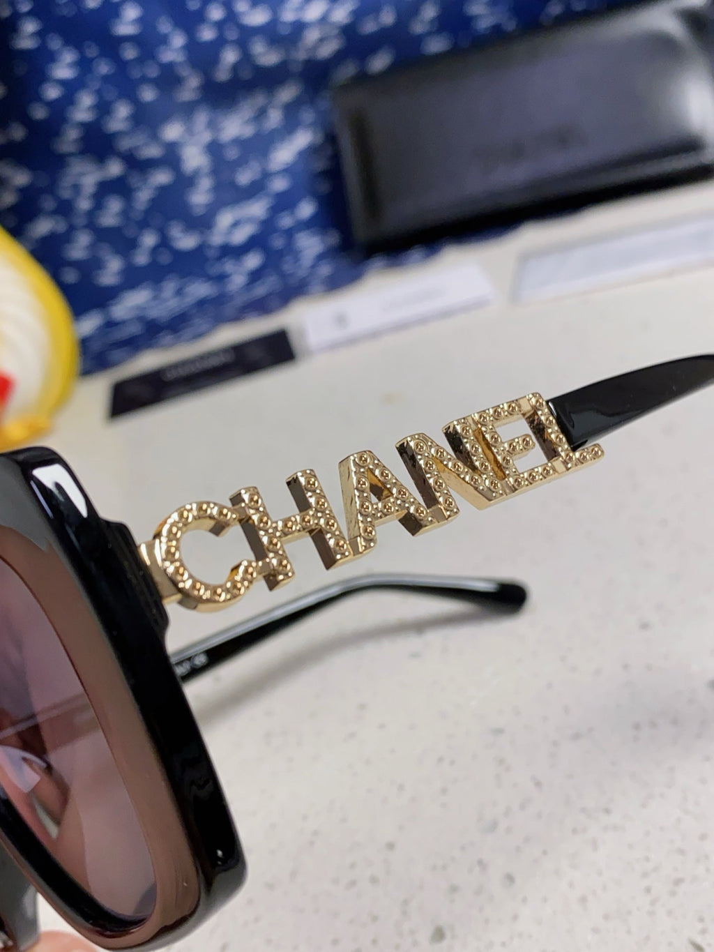 CHANEL BUTTERFLY SUNGLASSES 641816 IN BLACK ACETATE GOLD METAL LOGO