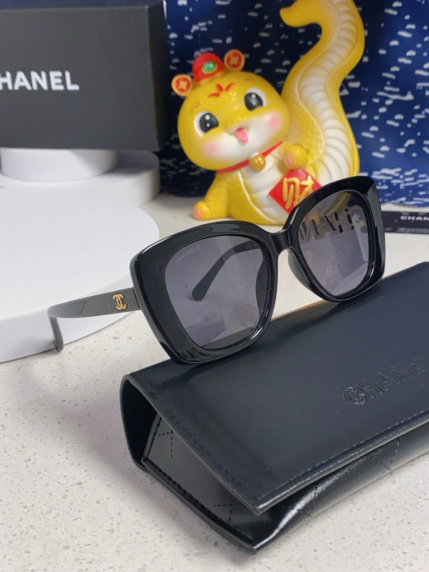CHANEL BUTTERFLY SUNGLASSES 641816 IN BLACK ACETATE GOLD METAL LOGO