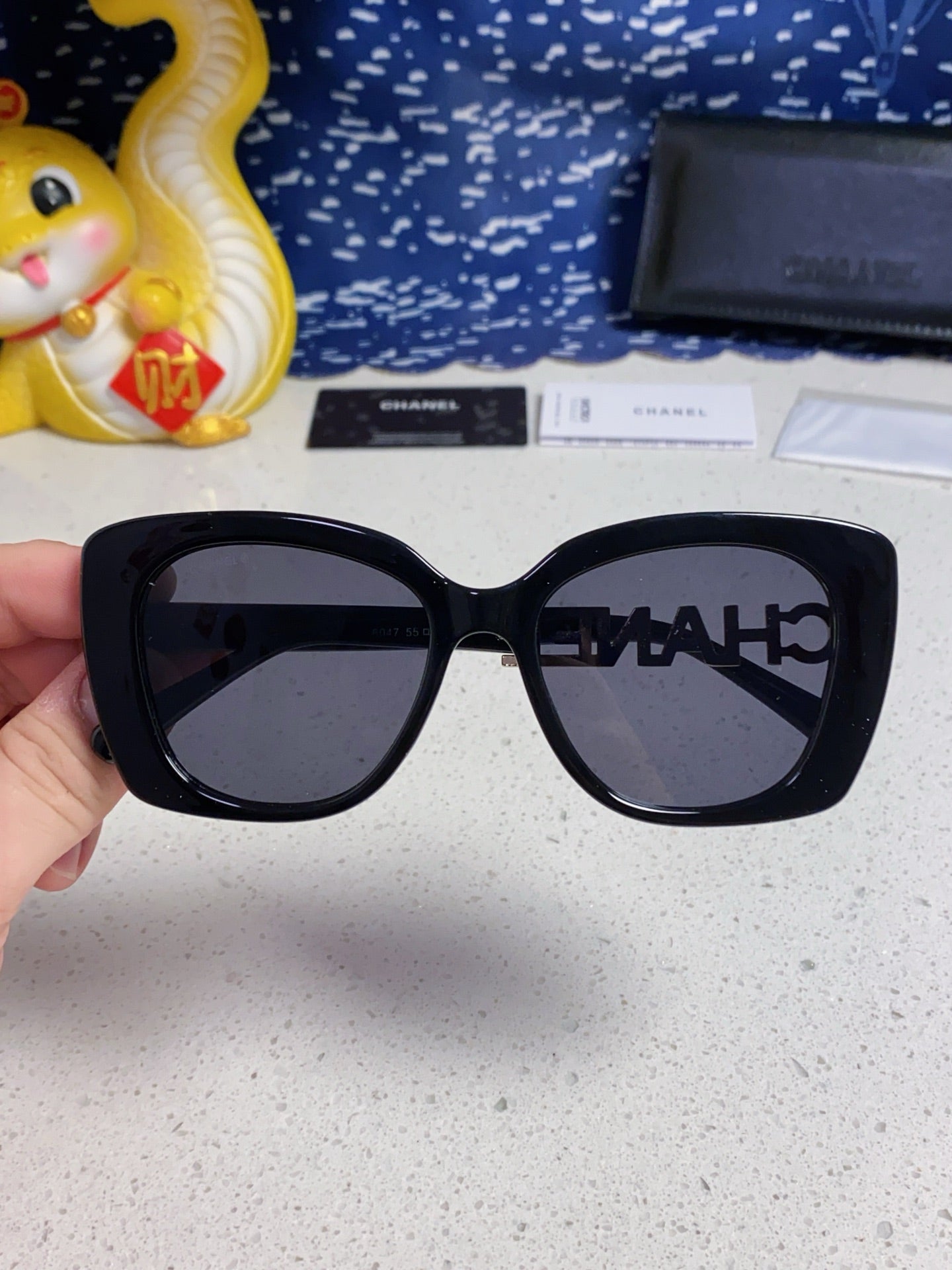 CHANEL BUTTERFLY SUNGLASSES 641816 IN BLACK ACETATE GOLD METAL LOGO