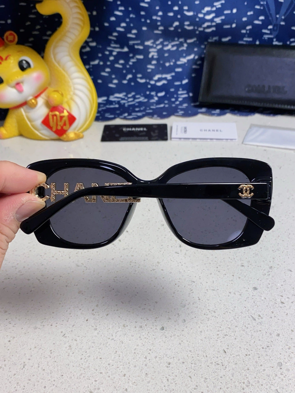CHANEL BUTTERFLY SUNGLASSES 641816 IN BLACK ACETATE GOLD METAL LOGO