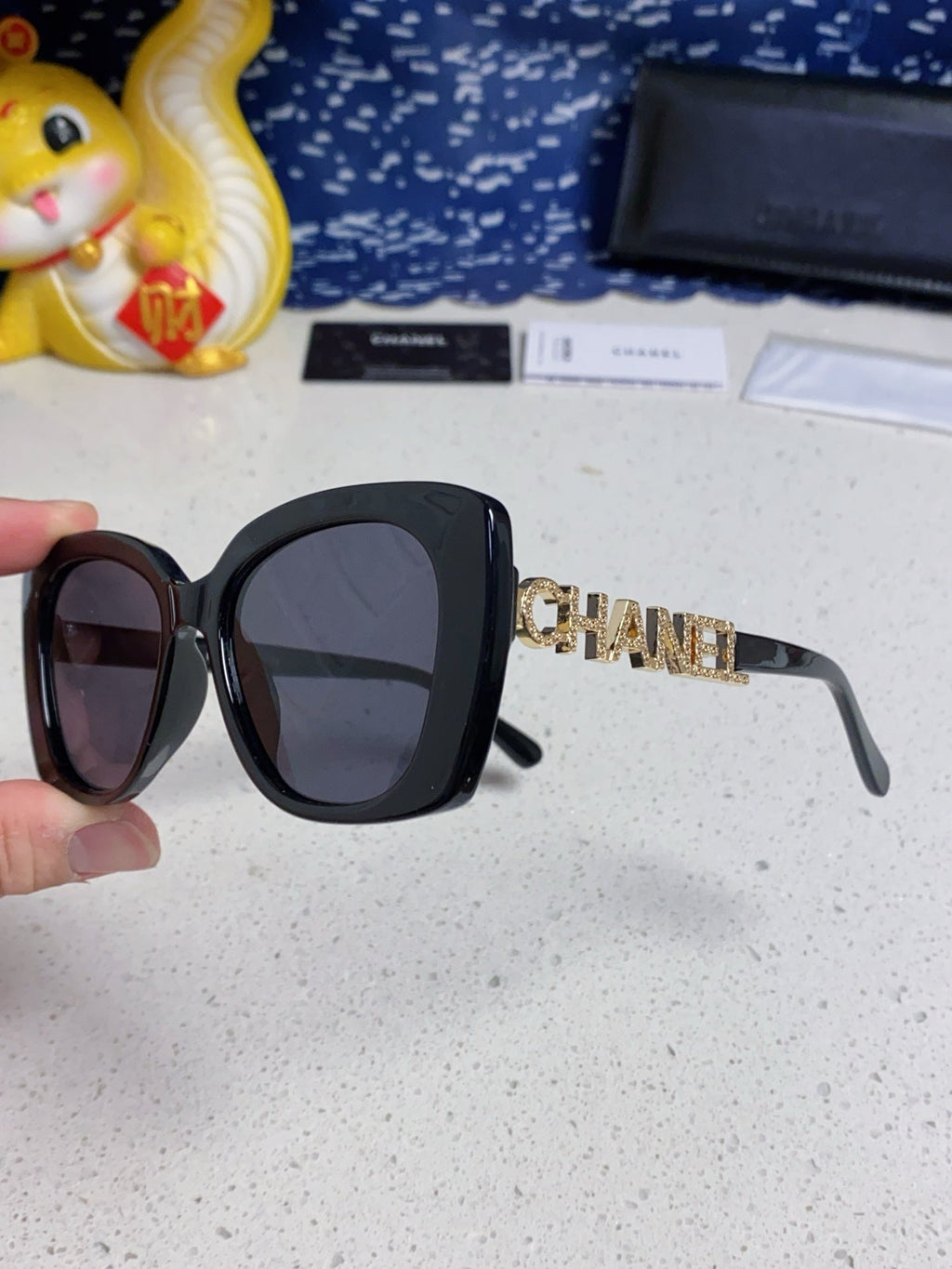 CHANEL BUTTERFLY SUNGLASSES 641816 IN BLACK ACETATE GOLD METAL LOGO