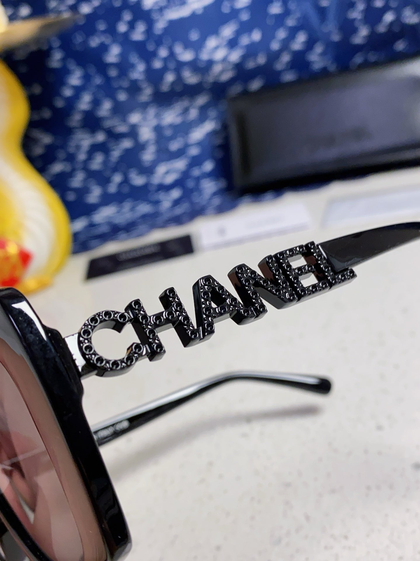 CHANEL BUTTERFLY SUNGLASSES 641817 IN ACETATE BLACK METAL LOGO