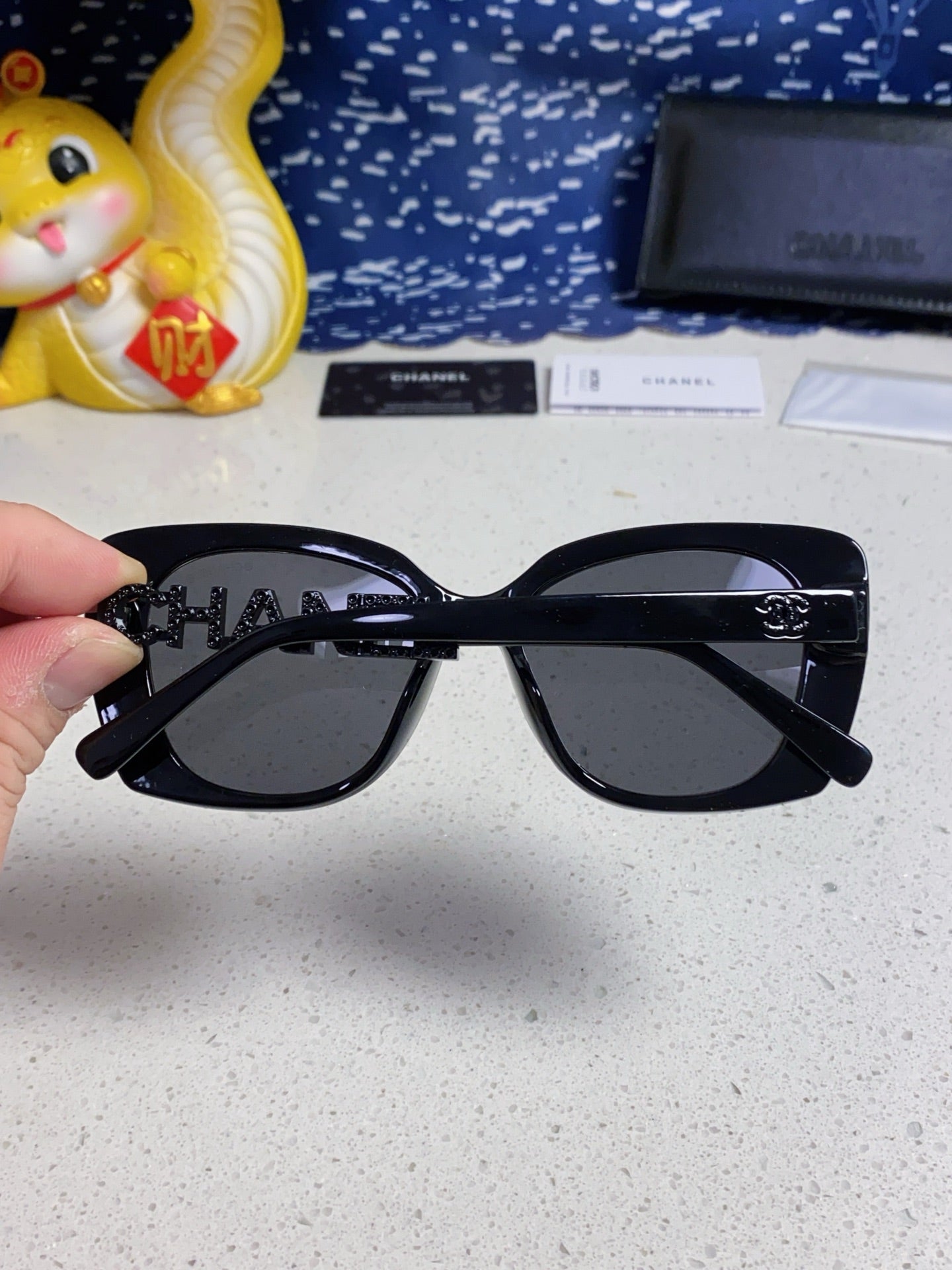 CHANEL BUTTERFLY SUNGLASSES 641817 IN ACETATE BLACK METAL LOGO