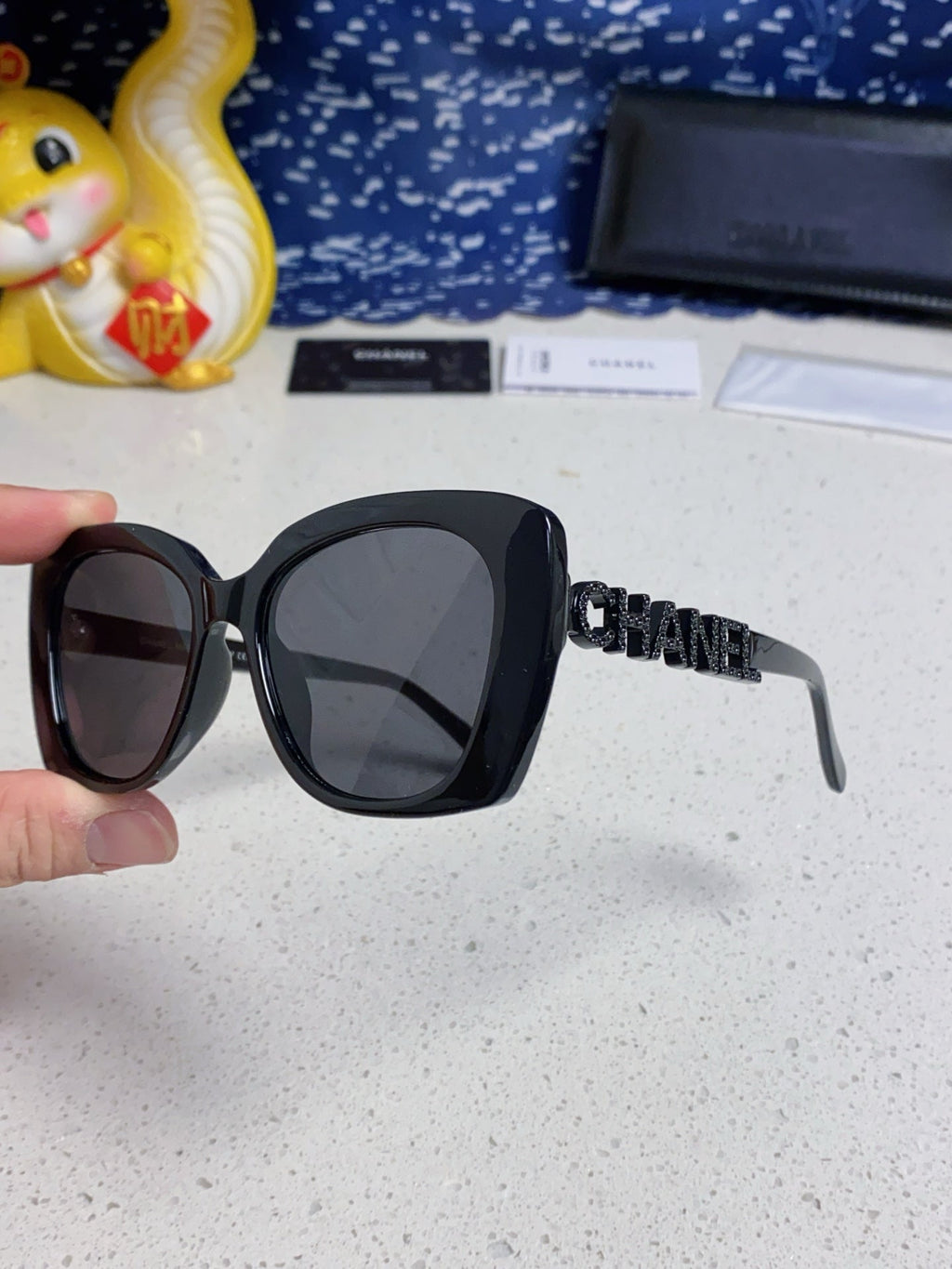CHANEL BUTTERFLY SUNGLASSES 641817 IN ACETATE BLACK METAL LOGO
