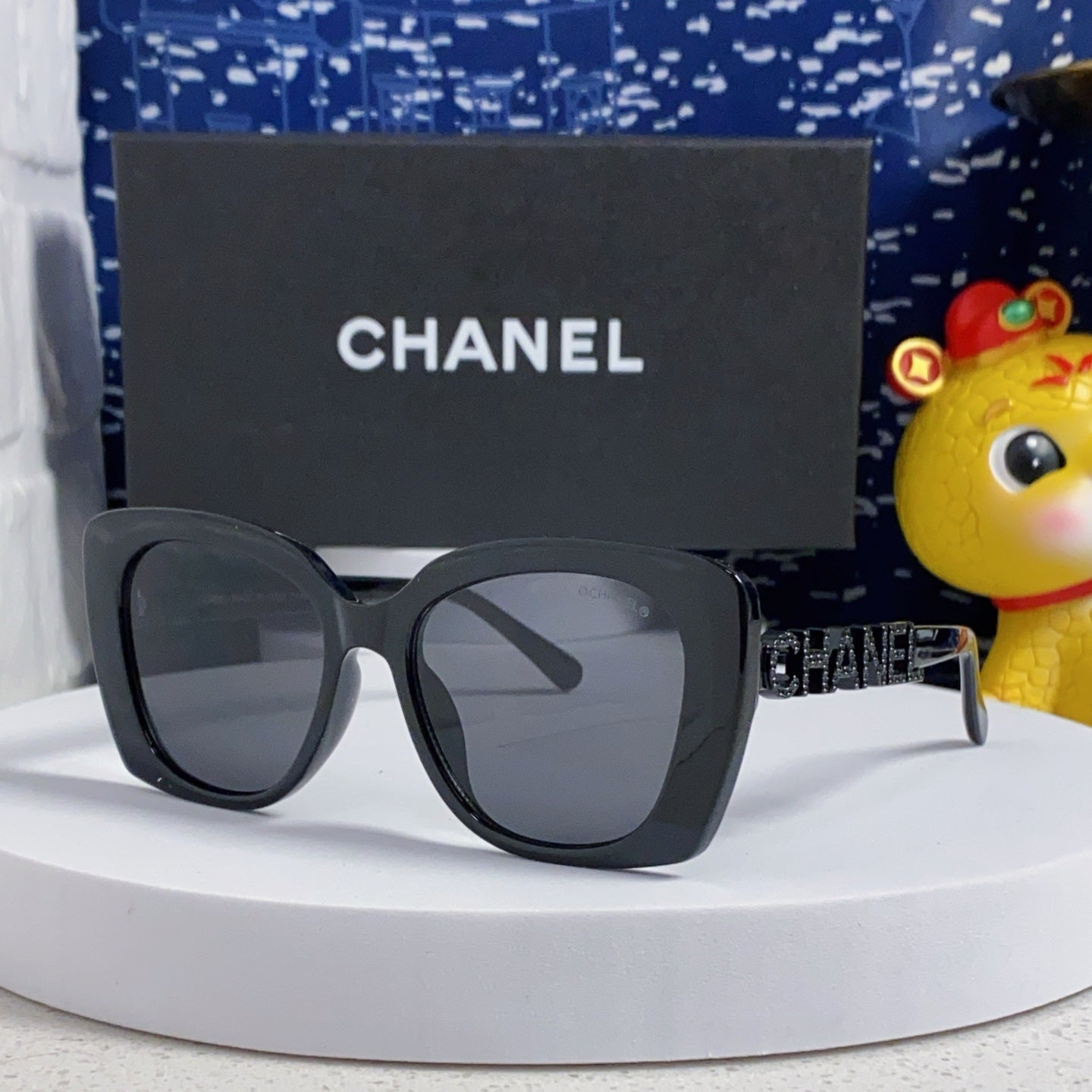 CHANEL BUTTERFLY SUNGLASSES 641817 IN ACETATE BLACK METAL LOGO