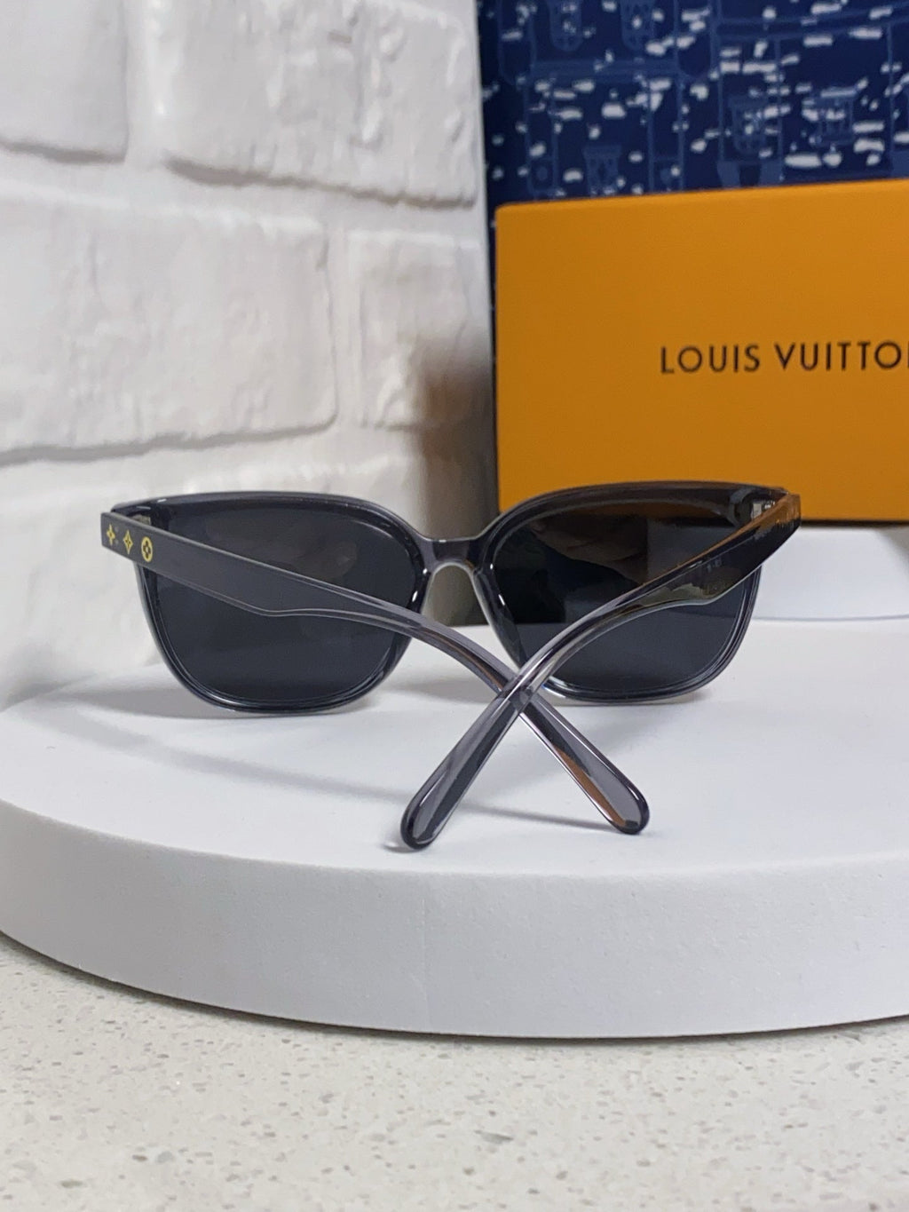 LOUIS VUITTON CAT EYE SUNGLASSES 571649 IN GREY CLEAR ACETATE