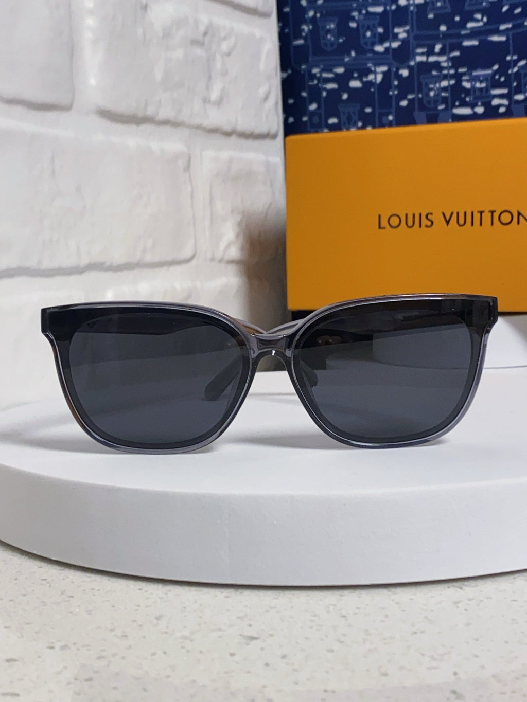 LOUIS VUITTON CAT EYE SUNGLASSES 571649 IN GREY CLEAR ACETATE