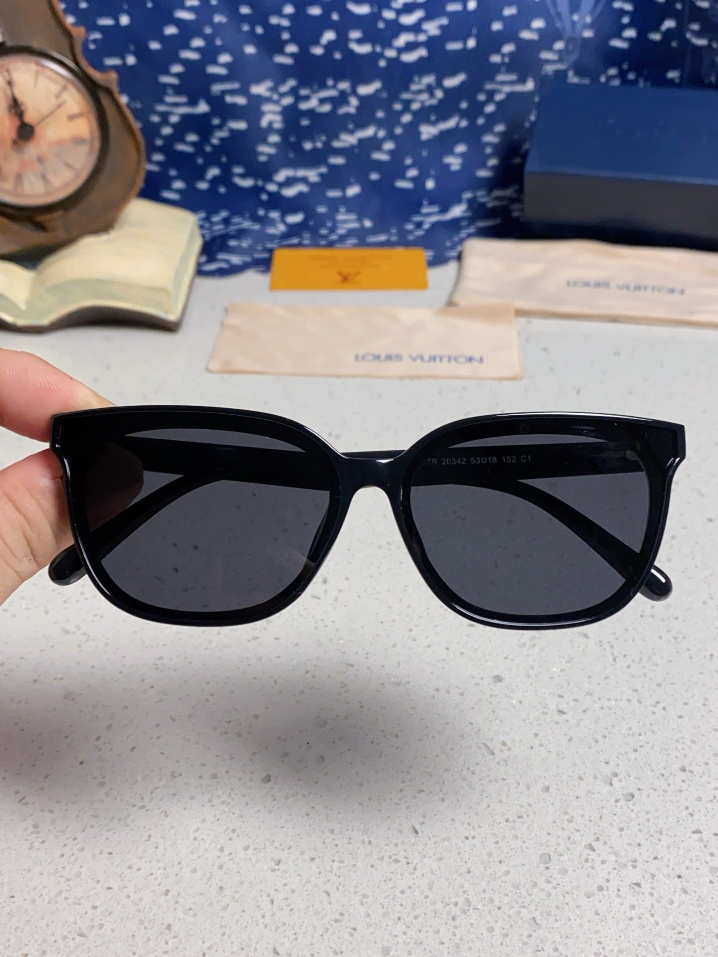 LOUIS VUITTON CAT EYE SUNGLASSES 571652 IN BLACK ACETATE