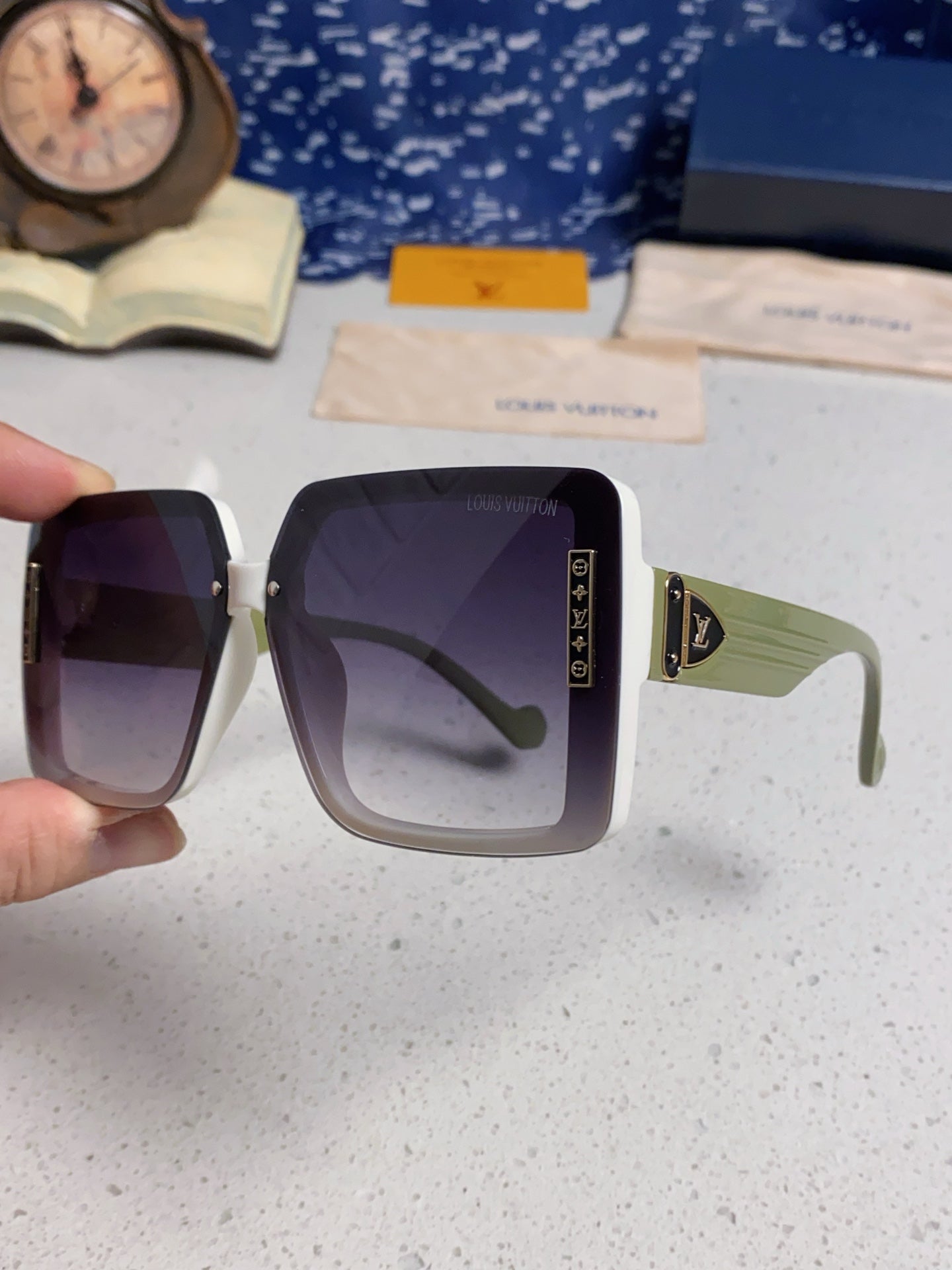 LOUIS VUITTON SQUARE SUNGLASSES 571656 IN GREEN ACETATE GREY SMOKE LENS