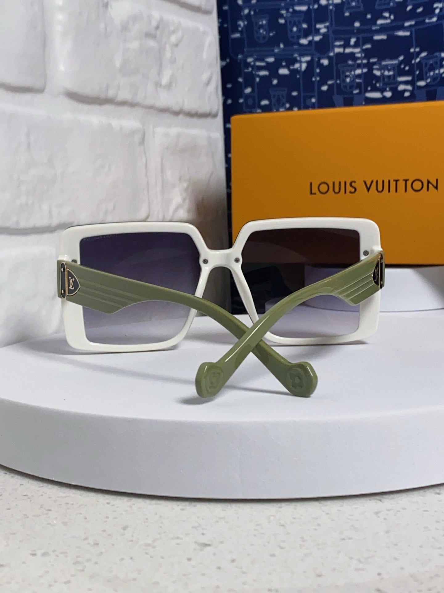 LOUIS VUITTON SQUARE SUNGLASSES 571656 IN GREEN ACETATE GREY SMOKE LENS