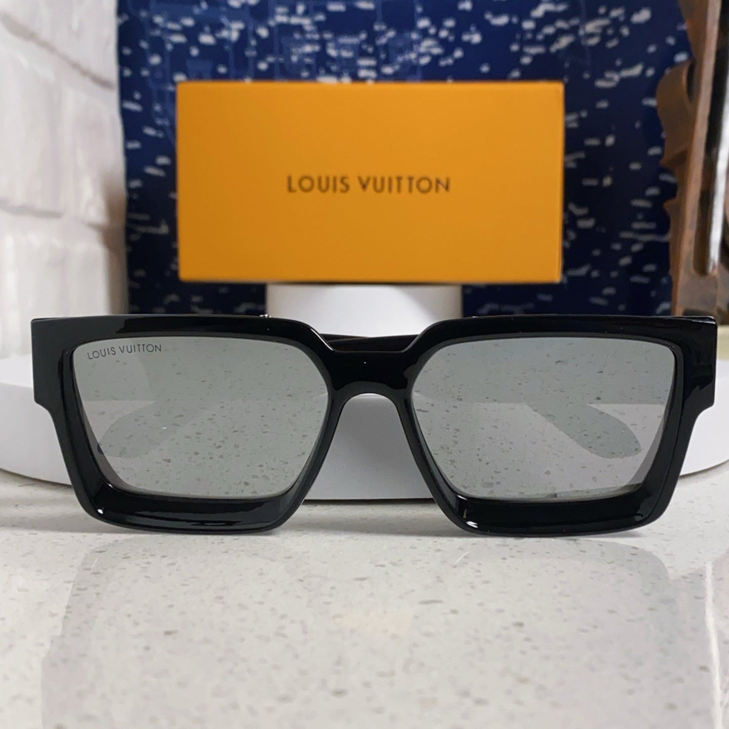 LOUIS VUITTON RECTANGLE SUNGLASSES 575846 IN BLACK ACETATE