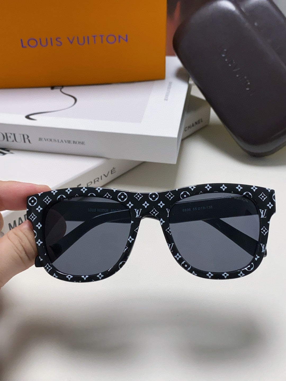LOUIS VUITTON MONOGRAM SUNGLASSES 581386 IN BLACK ACETATE FRAME