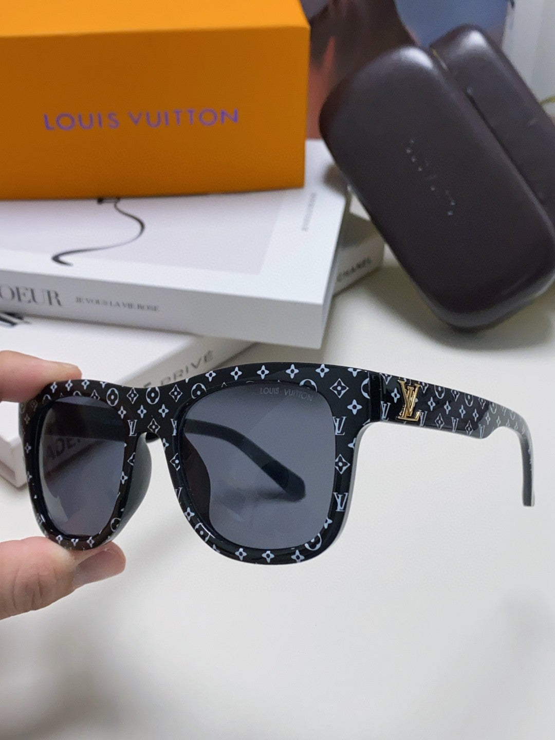 LOUIS VUITTON MONOGRAM SUNGLASSES 581386 IN BLACK ACETATE FRAME