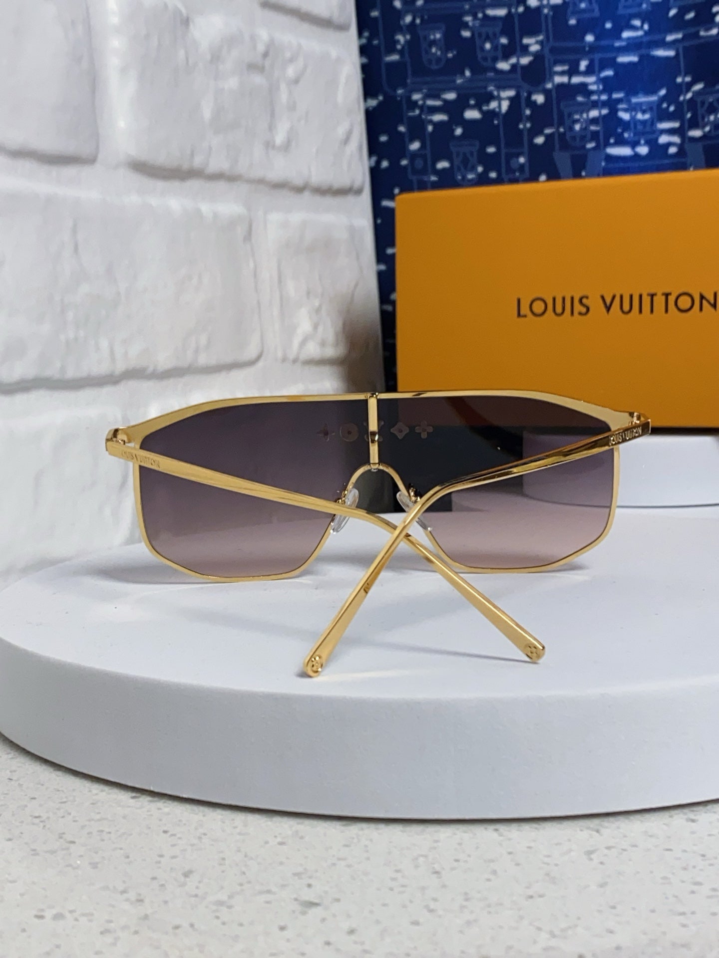 LOUIS VUITTON GOLDEN MASK SUNGLASSES 582732 IN GOLD METAL DARK GREY SMOKE LENSES