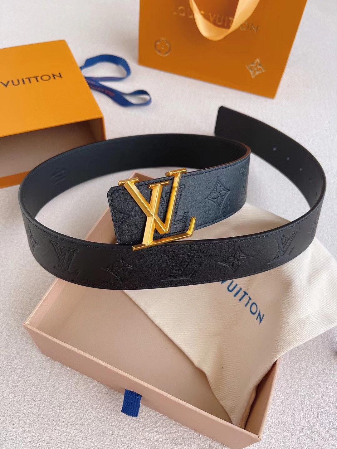 LOUIS VUITTON LV 25S BELT 40 MM IN BLACK CALFSKIN 593216
