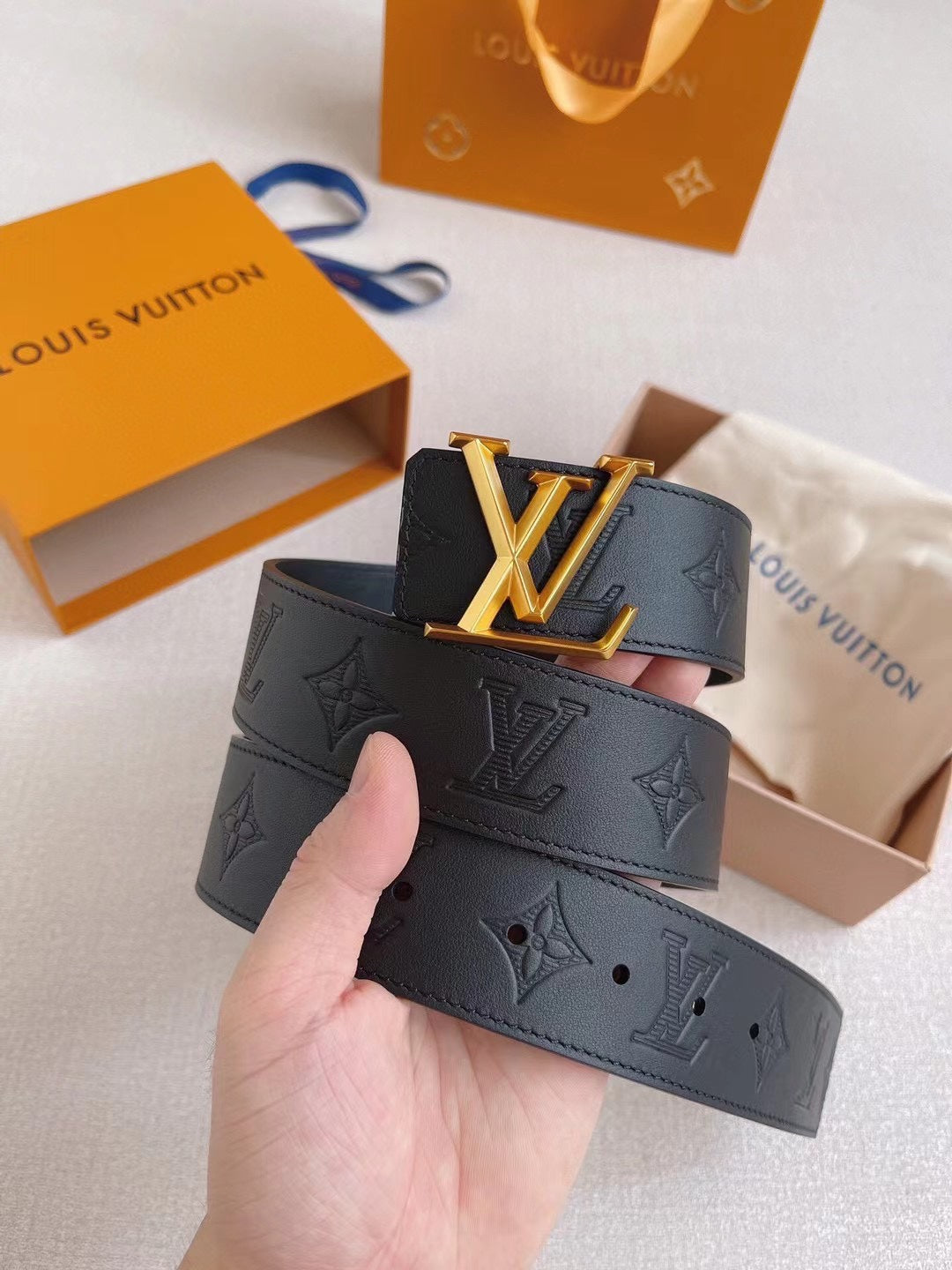 LOUIS VUITTON LV 25S BELT 40 MM IN BLACK CALFSKIN 593216