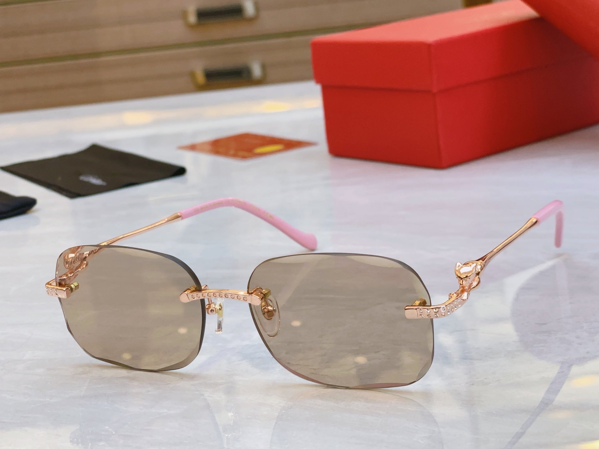 CARTIER PANTHÈRE RECTANGULAR SUNGLASSES 575935 IN METAL