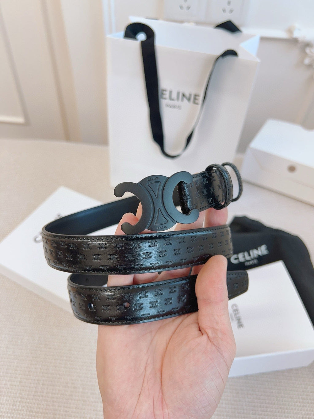 CELINE 25S BELT TRIOMPHE 25MM IN BLACK CALFSKIN DEBOSSED LOGO 563330