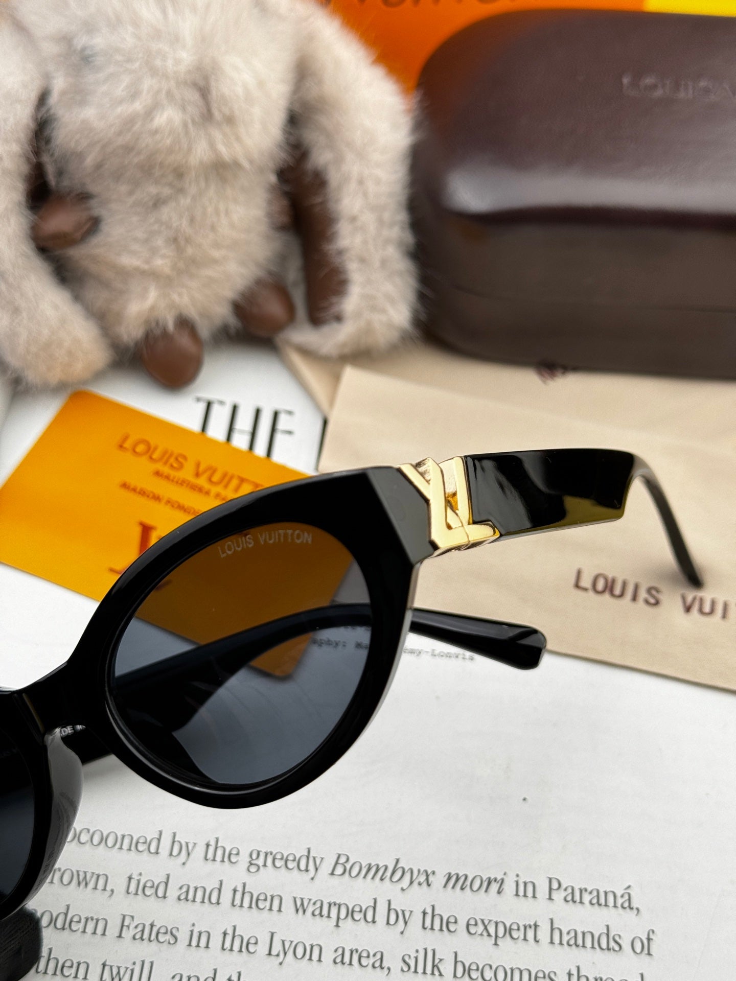 LOUIS VUITTON CAT EYE SUNGLASSES L35801 IN BLACK ACETATE