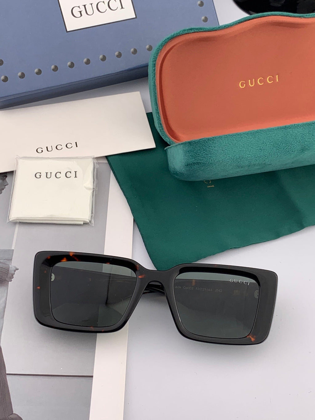 GUCCI CHUNKY RECTANGULAR FRAME SUNGLASSES G204 IN ACETATE