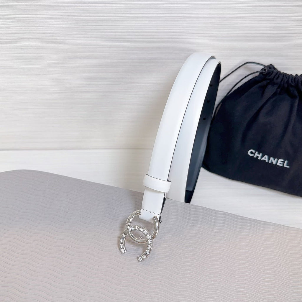CHANEL BELT 20 MM IN WHITE SMOOTH CALFSKIN SILVER HARDWARE ATTACH RHINSTONE