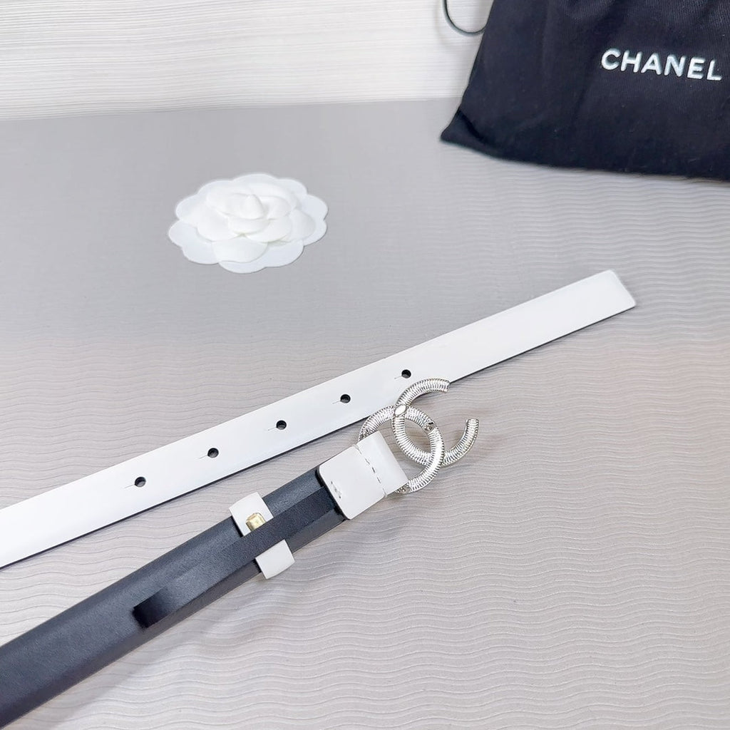 CHANEL BELT 20 MM IN WHITE SMOOTH CALFSKIN SILVER HARDWARE ATTACH RHINSTONE
