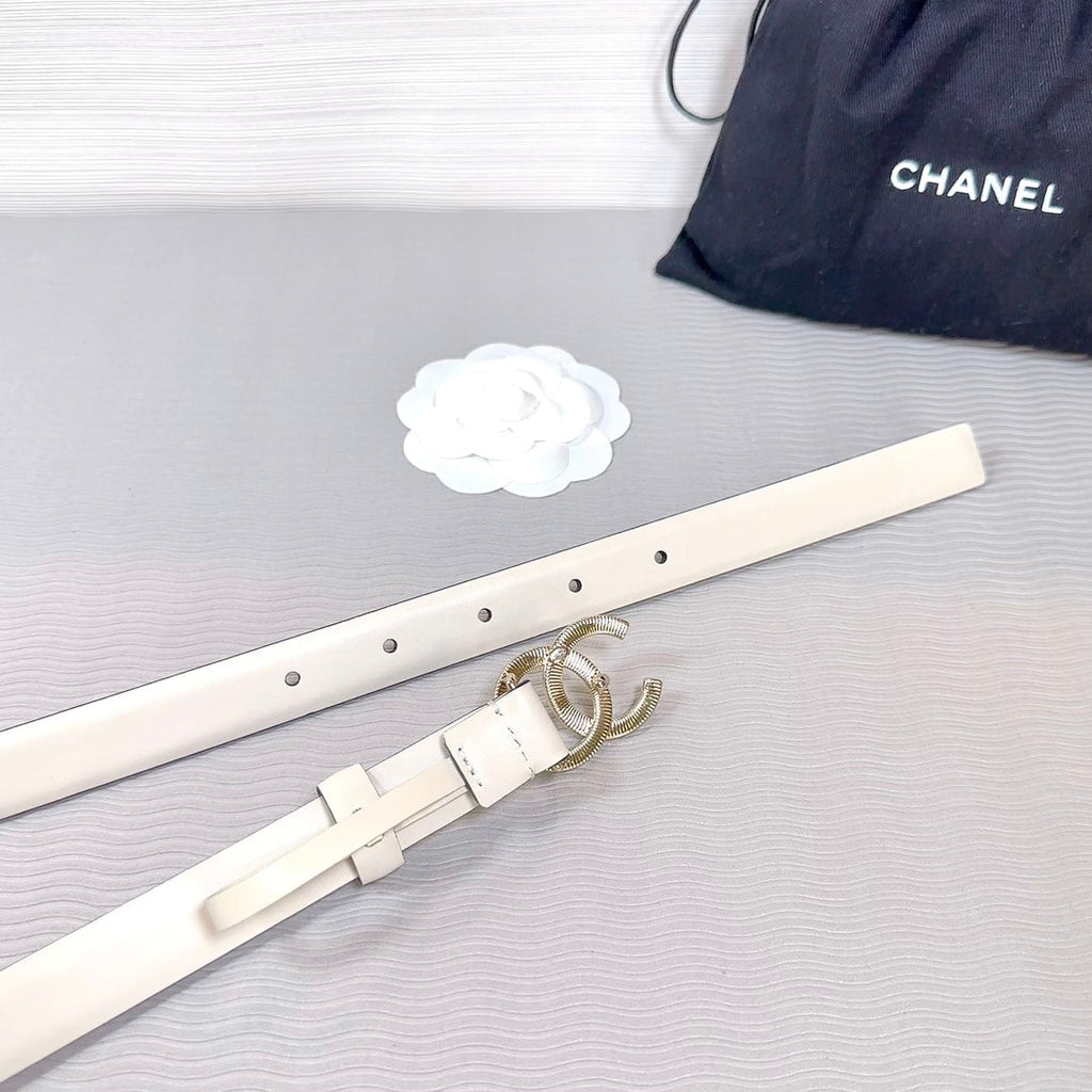 CHANEL BELT 20 MM IN BEIGE CREAM SMOOTH CALFSKIN GOLD HARDWARE ATTACH RHINSTONE