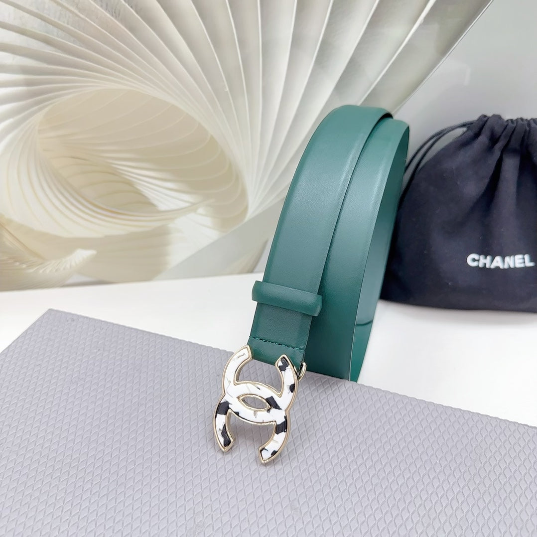CHANEL 30MM BELT IN COOL GREEN SHINNY CALFSKIN WHITE LOGO