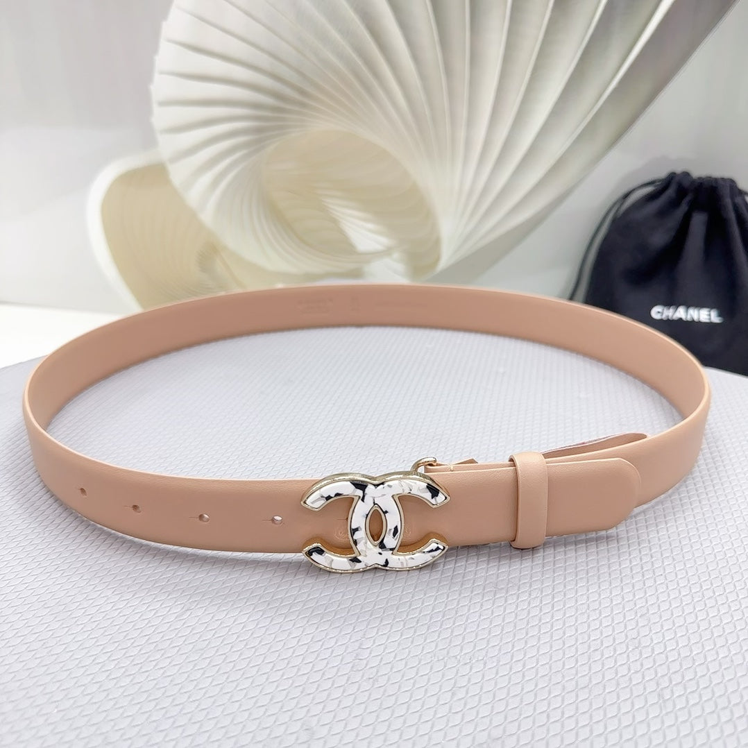 CHANEL 30MM BELT IN ALMOND BEIGE SHINNY CALFSKIN WHITE LOGO