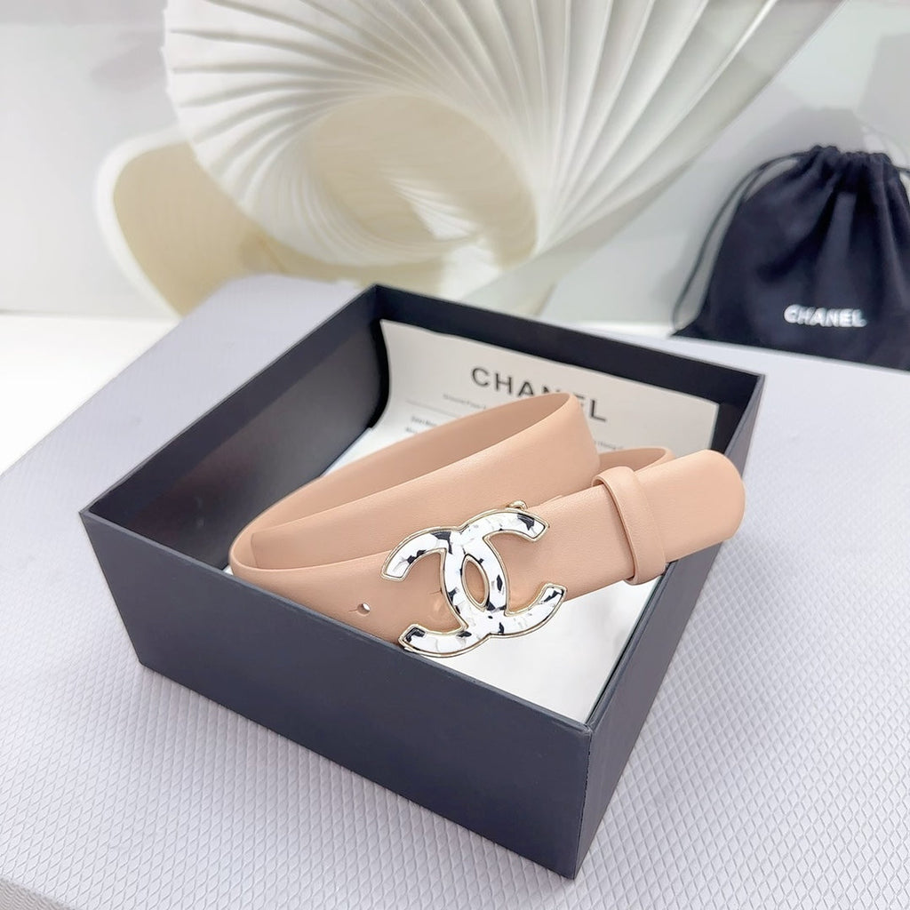 CHANEL 30MM BELT IN ALMOND BEIGE SHINNY CALFSKIN WHITE LOGO