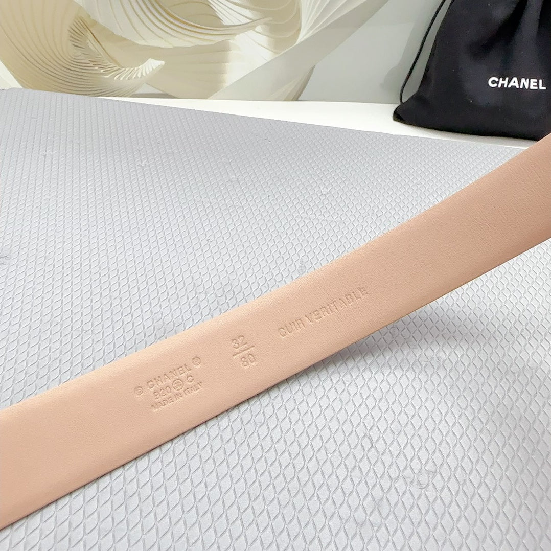 CHANEL 30MM BELT IN ALMOND BEIGE SHINNY CALFSKIN WHITE LOGO