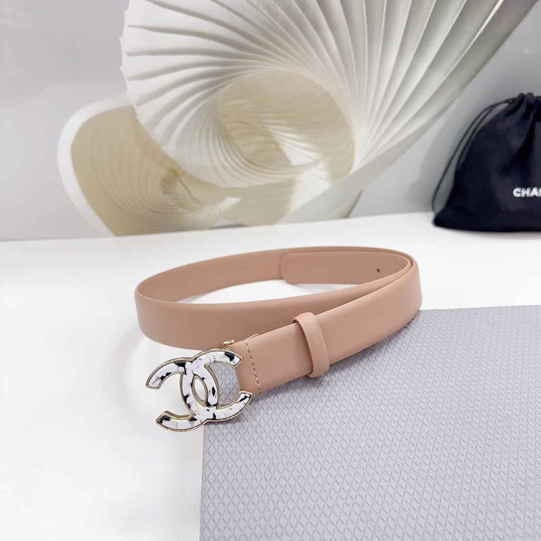 CHANEL 30MM BELT IN ALMOND BEIGE SHINNY CALFSKIN WHITE LOGO