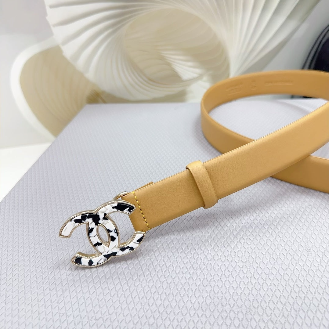 CHANEL 30MM BELT IN GOLDENROD BROWN SHINNY CALFSKIN WHITE LOGO