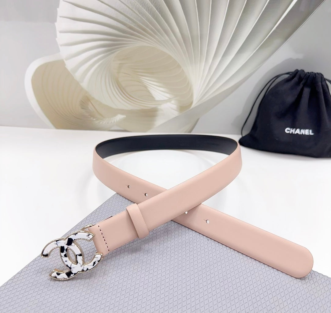 CHANEL 30MM BELT IN BABY PINK SHINNY CALFSKIN WHITE LOGO