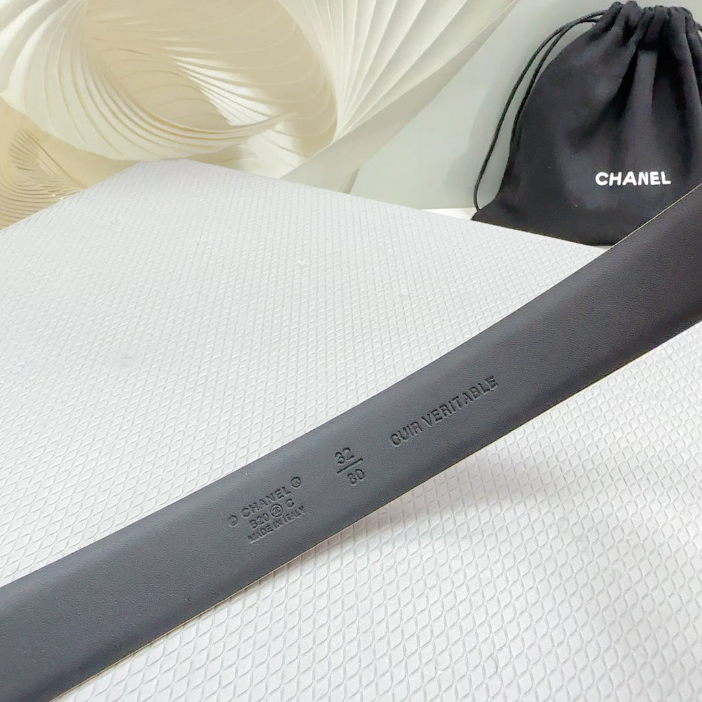 CHANEL 30MM BELT IN BABY PINK SHINNY CALFSKIN WHITE LOGO