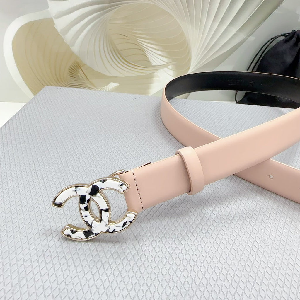 CHANEL 30MM BELT IN BABY PINK SHINNY CALFSKIN WHITE LOGO