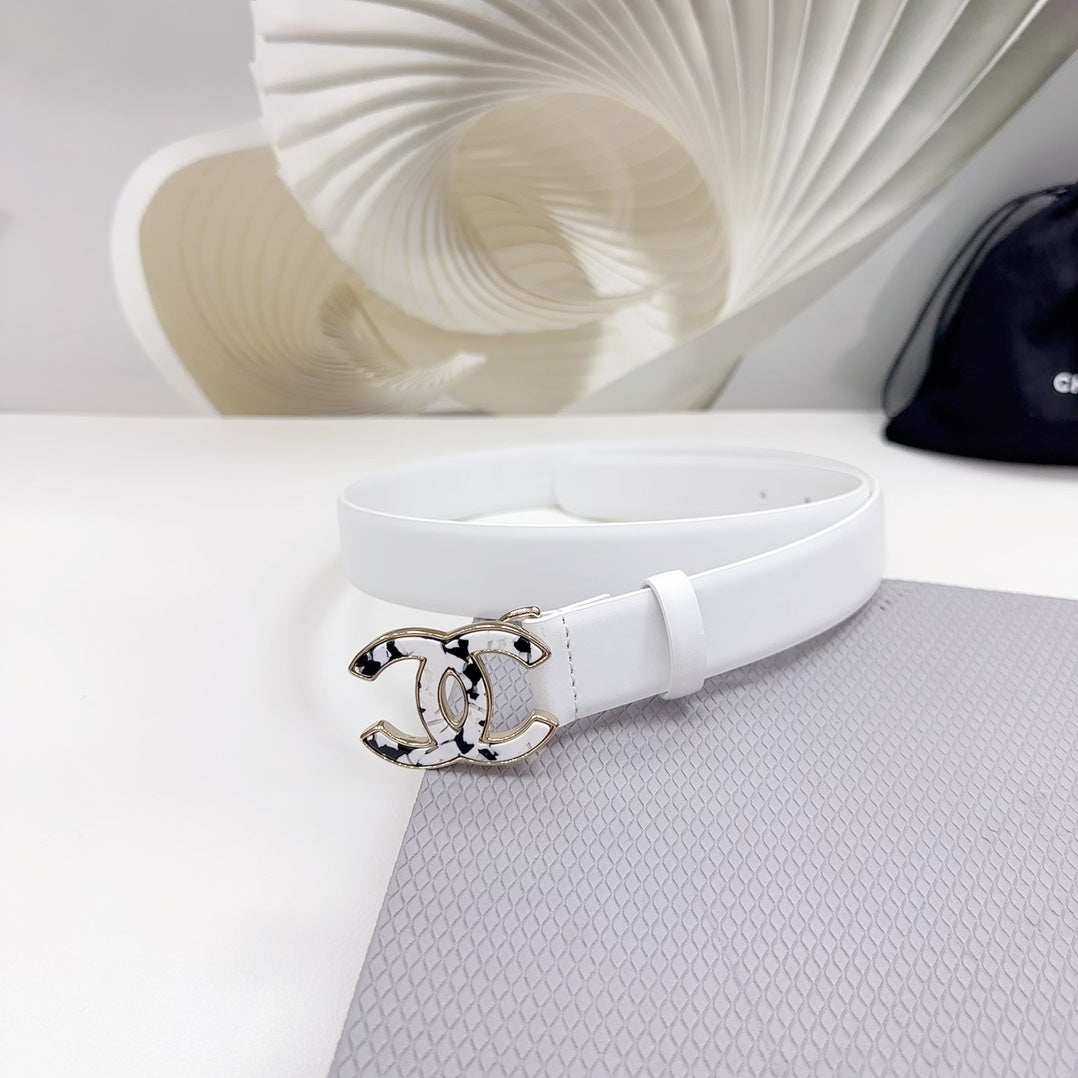CHANEL 30MM BELT IN WHITE SHINNY CALFSKIN WHITE LOGO