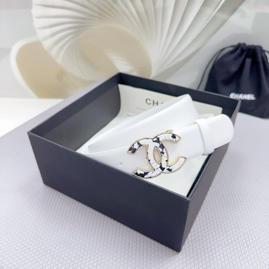 CHANEL 30MM BELT IN WHITE SHINNY CALFSKIN WHITE LOGO