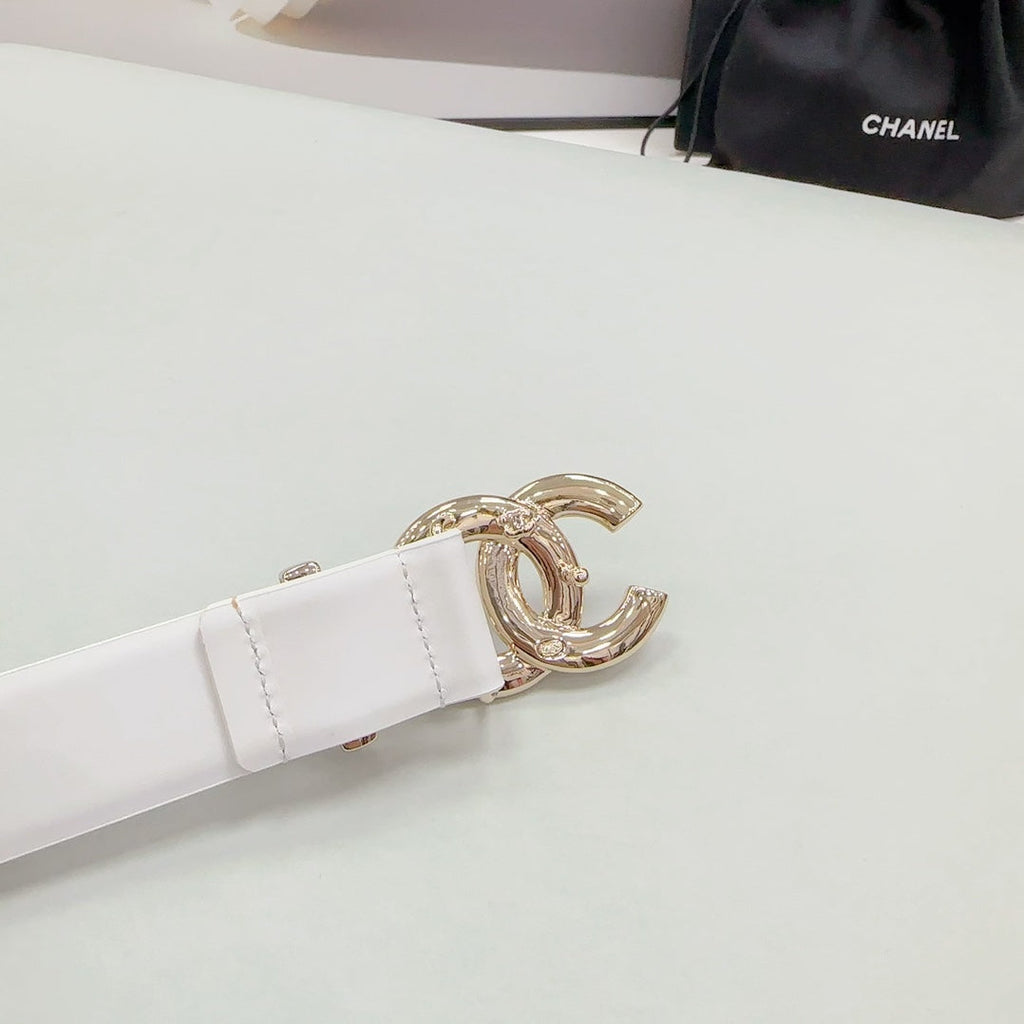 CHANEL 30MM BELT IN WHITE SMOOTH CALFSKIN METAL HARDWARE