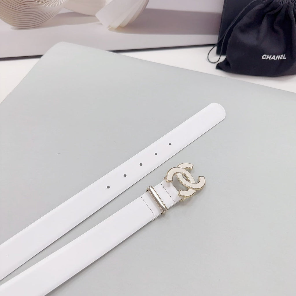 CHANEL 30MM BELT IN WHITE SMOOTH CALFSKIN METAL HARDWARE