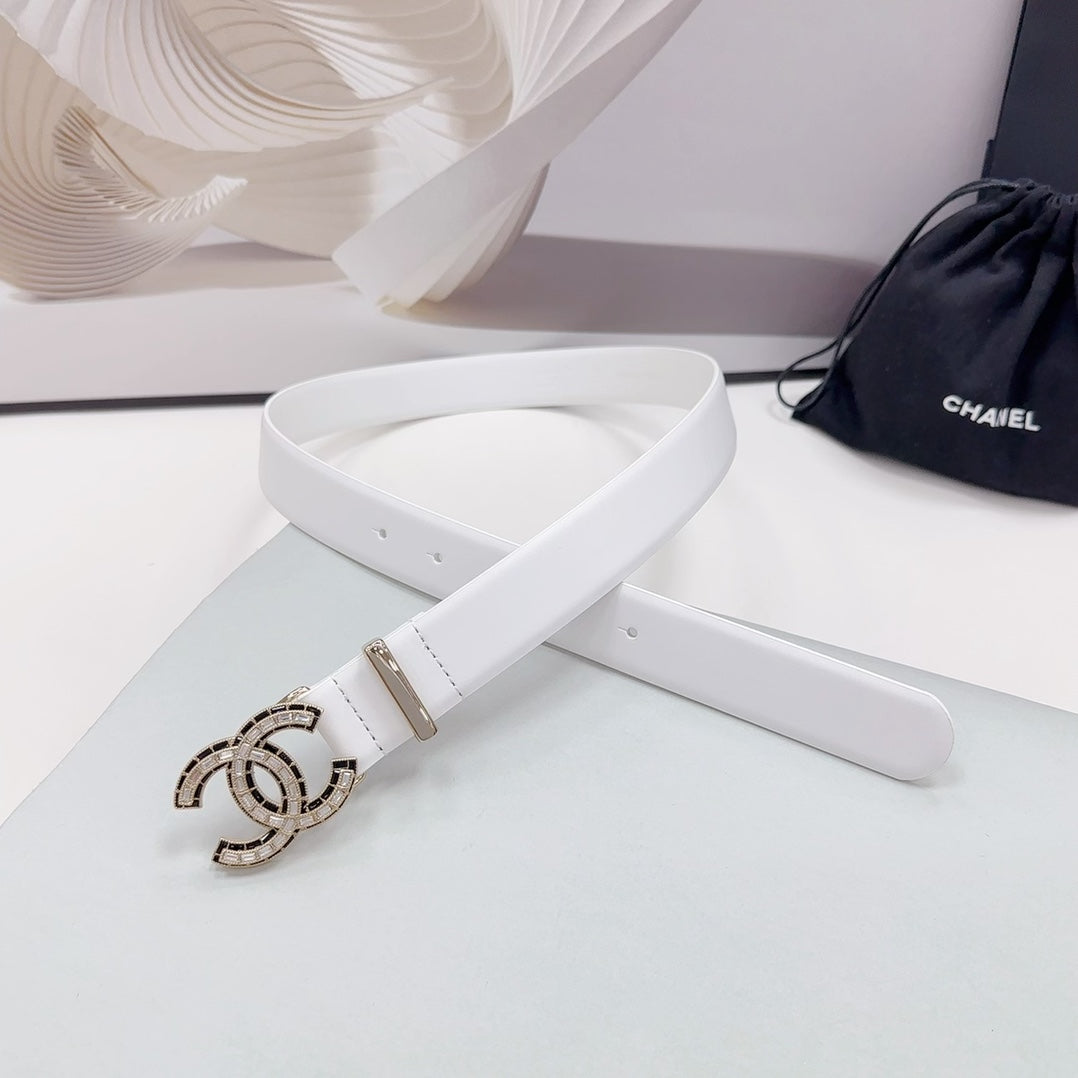 CHANEL 30MM BELT IN WHITE SMOOTH CALFSKIN METAL LOGO