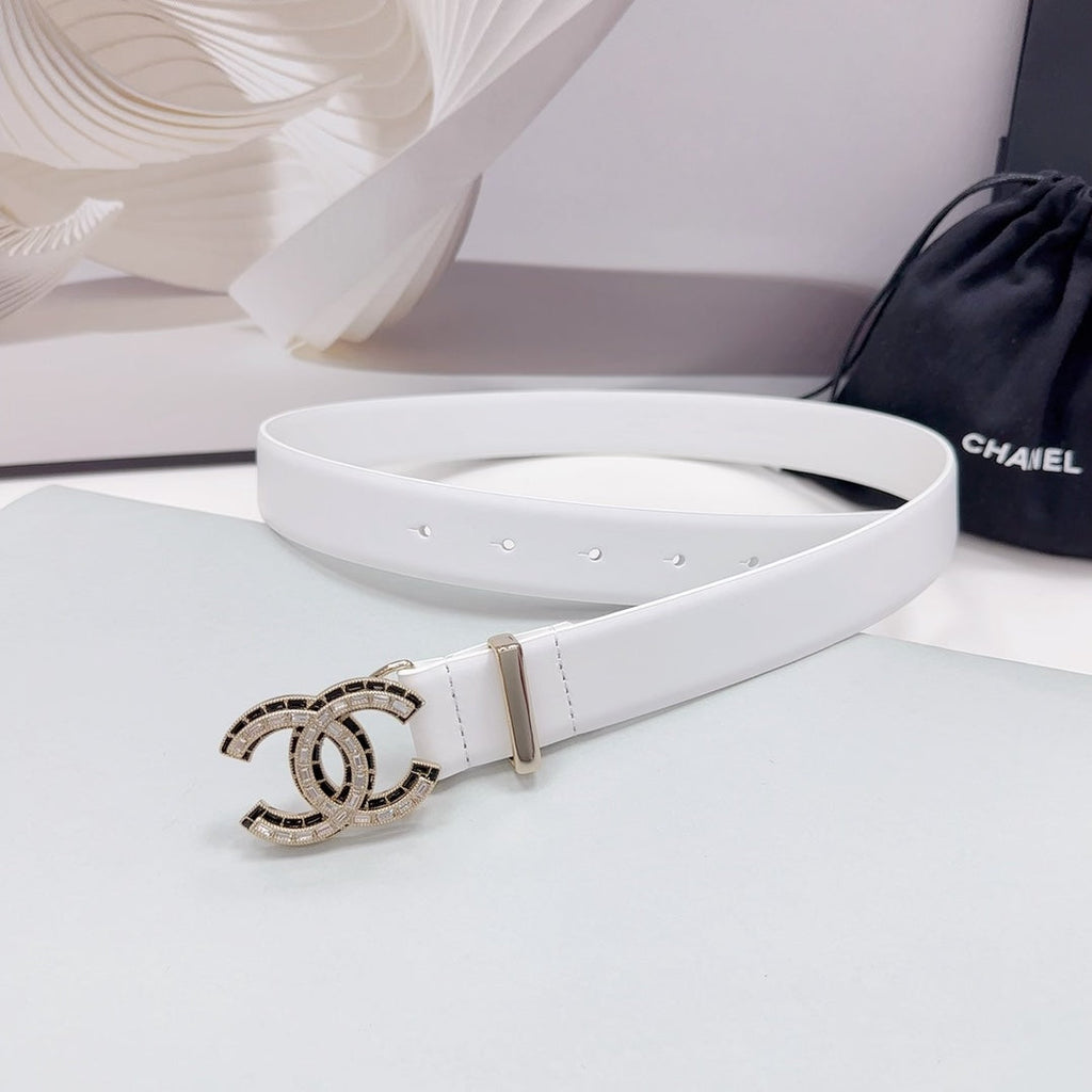 CHANEL 30MM BELT IN WHITE SMOOTH CALFSKIN METAL LOGO